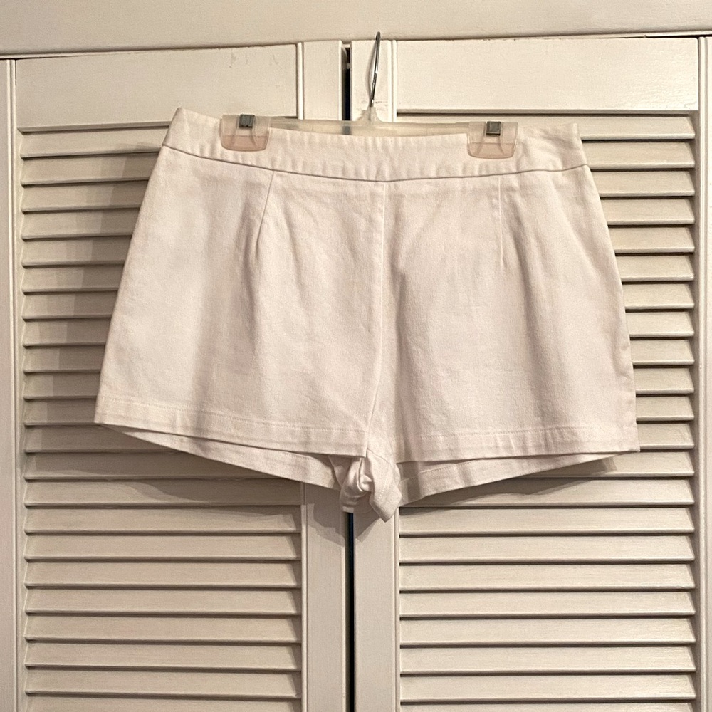 Tribella white shorts size 10